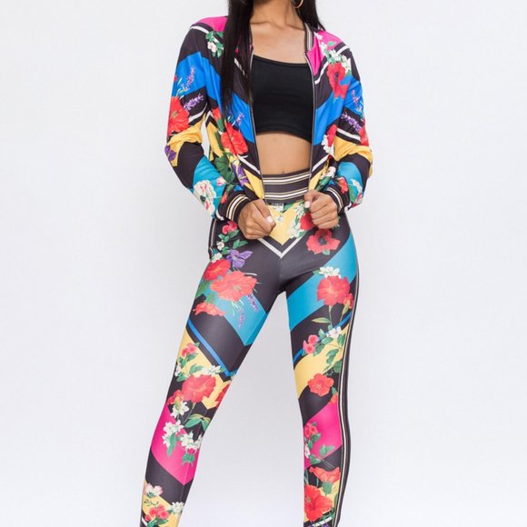 Host Pick🎉Striped Tracksuit Set - Picture 2 of 4